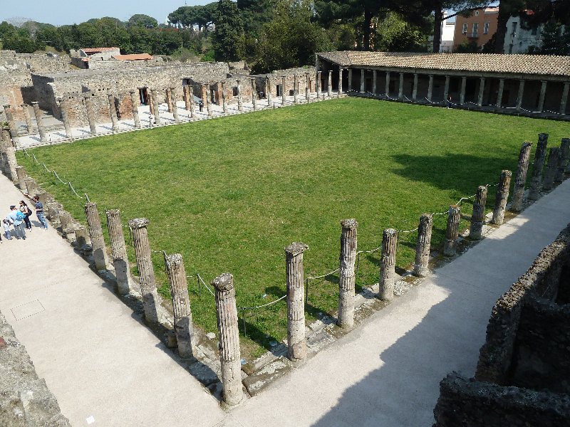 Quadriportico del Teatro_Grande di Pompei