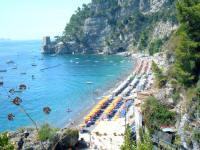 Spiaggia di Fornillo con la torre di Clavel