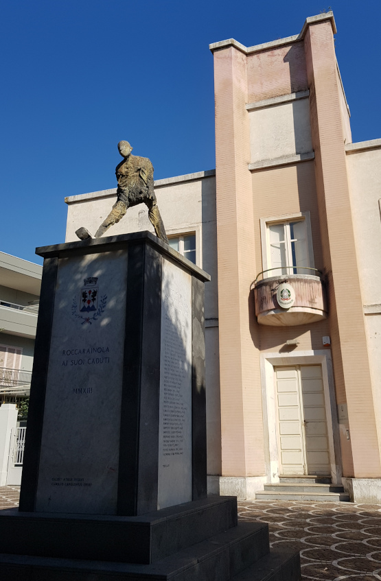 Roccarainola monumento ai caduti e stazione Carabinieri