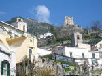 Pontone (frazione di Scala) con Basilica di S. Eustachio (in alto)