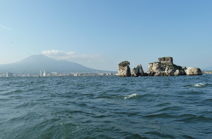 Scoglio di Rovigliano Golfo di Napoli