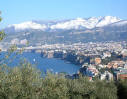 Sorrento con i Monti Lattari insolitamente innevati sullo sfondo