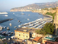 Porto di Sorrento con Punta Scutari