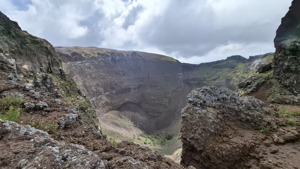 Interno del cono del Vesuvio fotografia