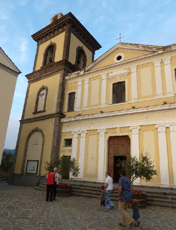 Facciata della chiesa Sant'Antonino di Arola