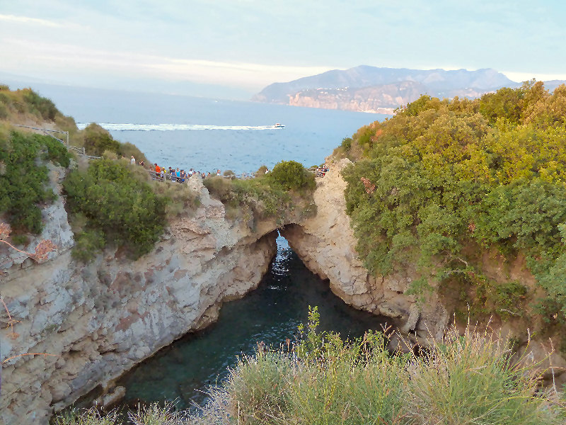 Capo di Sorrento ponticello Villa Romana