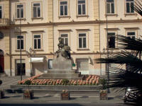 Piazza Matteotti: monumento ai caduti.