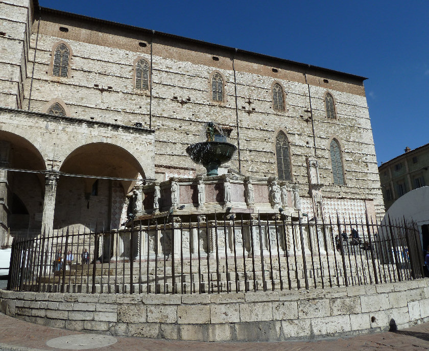 Fontana_Maggiore