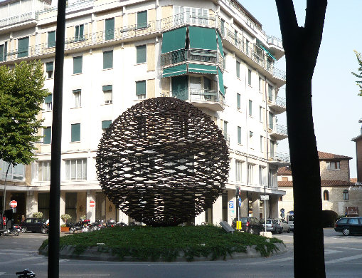 La Grande Sfera di Toni Benetton