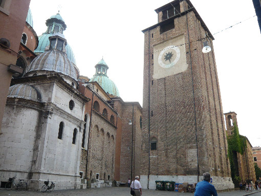 Lato Duomo di via Calmaggiore