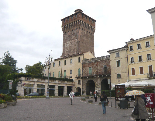 Piazzale De Gaspari col Torrione di Porta Castello