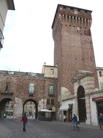 Piazzale Torrione di Porta Castello