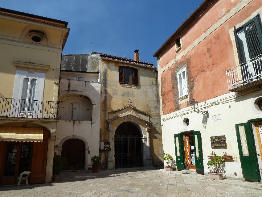 Sant'Agata dei Goti: Piazza del Carmine