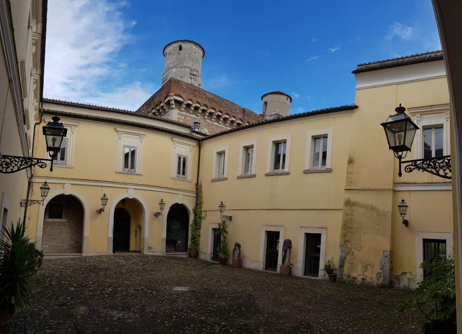 Cortile interno Rocca_dei_Rettori Benevento