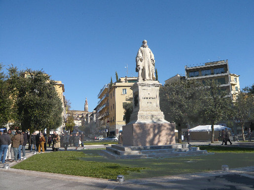 Arezzo: Piazza Guido Monaco
