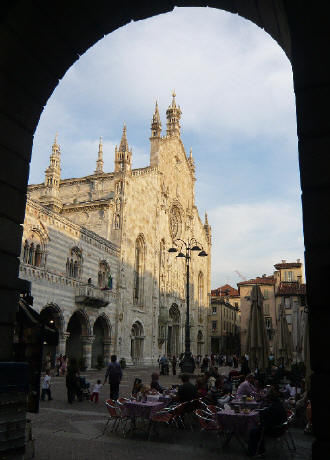  Duomo di Como e Piazza Duomo
