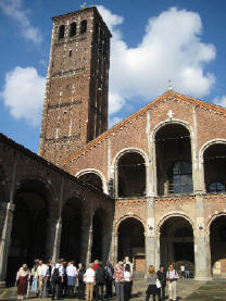 Campanile dei canonici della basilica