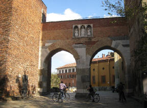 Ingresso alla Piazza di Sant'Ambrogio