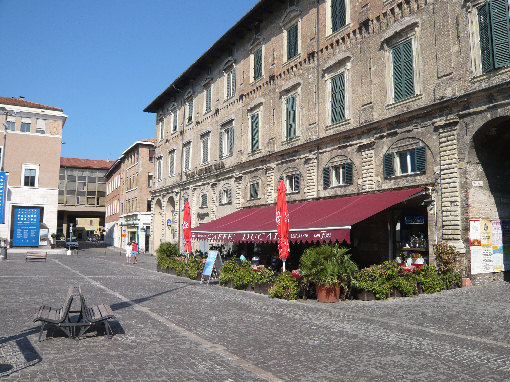 Piazza del Popolo lato est