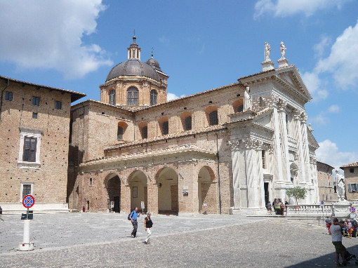 Piazza Duca Federico e Cattedrale di Urbino