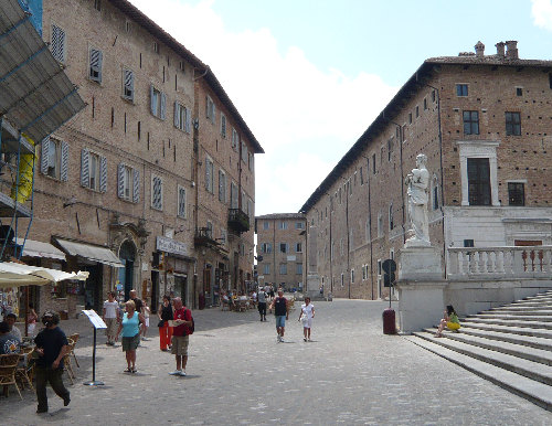 Piazza Rinascimento e Via Puccinotti