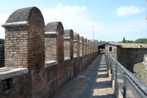 Foto del camminamento sulle mura di Castel_Sant'Angelo