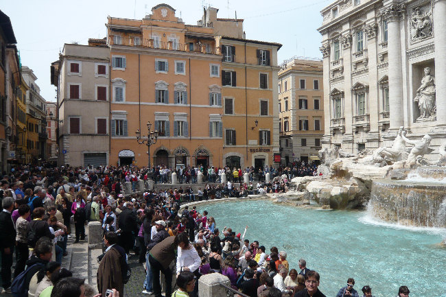 Piazza_di_Trevi