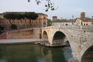 Ponte per l'isola Tiberina di Roma