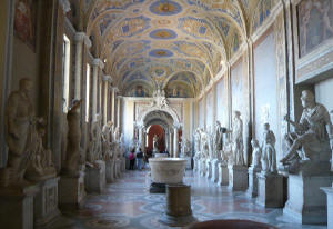 Galleria_delle_Statue ai Musei_Vaticani