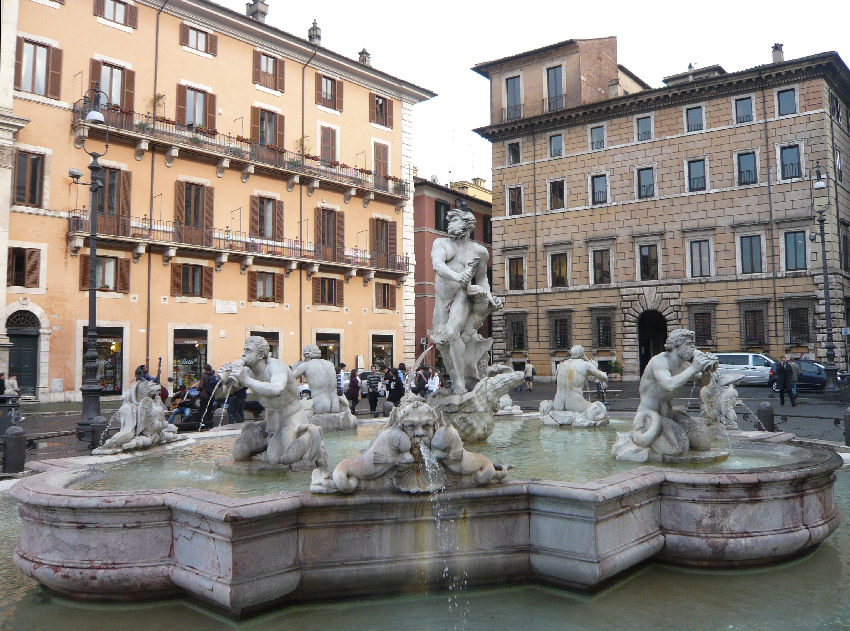 Fontana_Del_Moro in Piazza_Navona