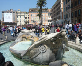 Fontana della Barcaccia in Piazza di Spagna - Roma