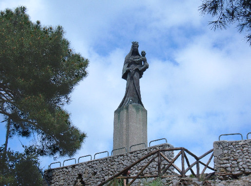 Statua della Madonna del Soccorso in Villa Jovis