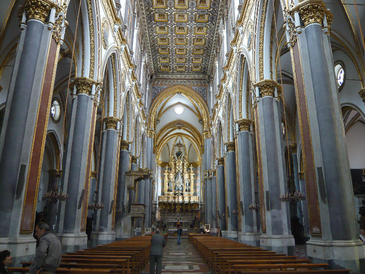 interno Chiesa_di_San_Domenico di Napoli