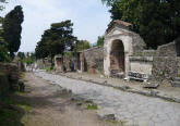 Scavi di Pompei: Via delle Tombe