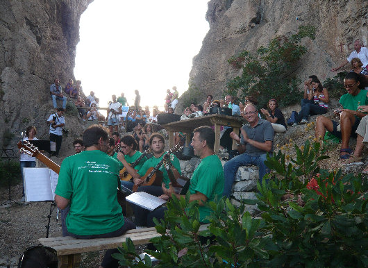 Concerto durante inaugurazione del sentiero di Montepertuso (anno 2009)