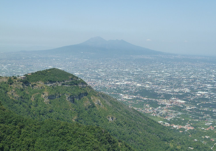 Veduta dal Valico_di_Chiunzi