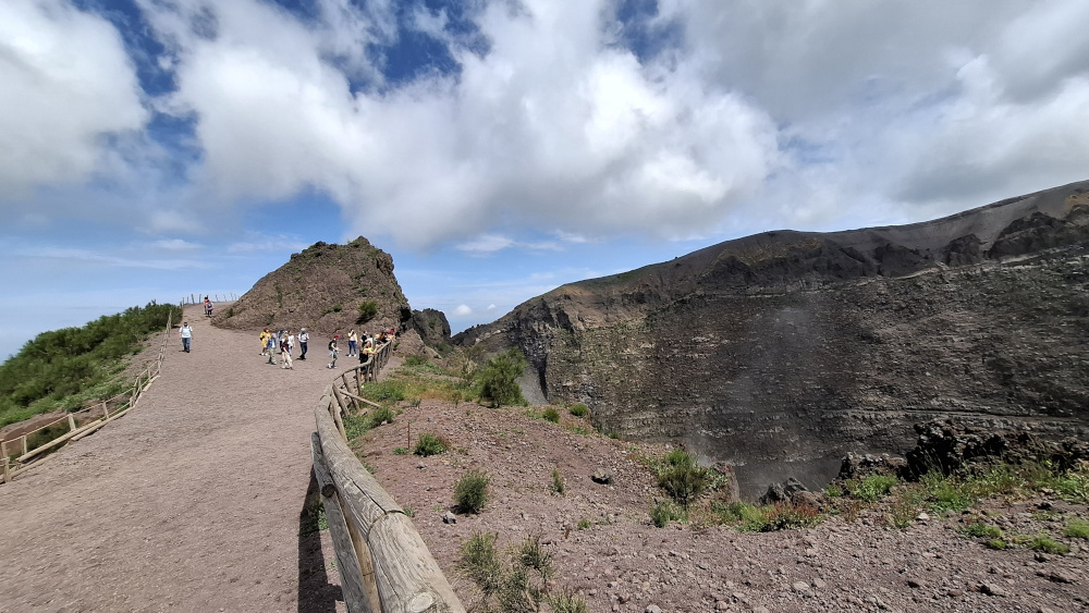 Percorso turistico sull'orlo del cratere del Vesuvio